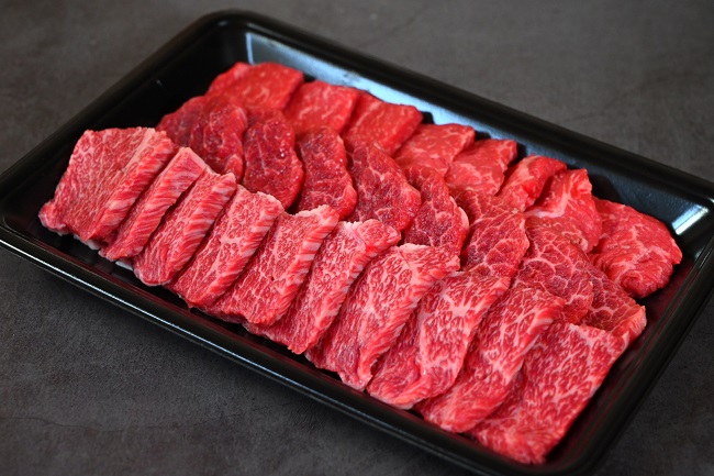 北海道産 星空の黒牛 焼肉用盛り合わせ 約300g お肉 牛肉 カルビ ロース モモ