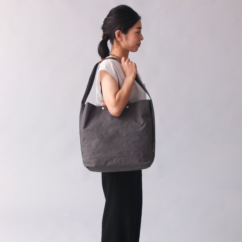 豊岡鞄 ２ＷＡＹ トート （グレー）TUTUMU News paper tote (S2000 24