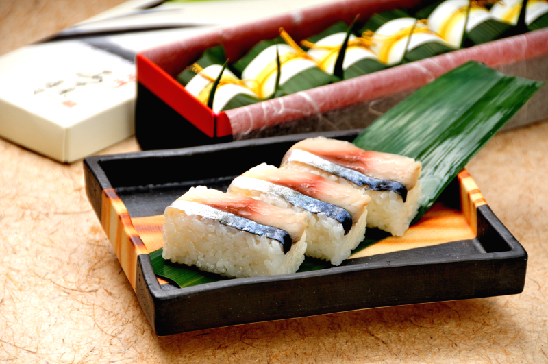 K322　ふるさと納税　紀州あせ葉寿司（鯖）と鯖棒寿司の詰合せ