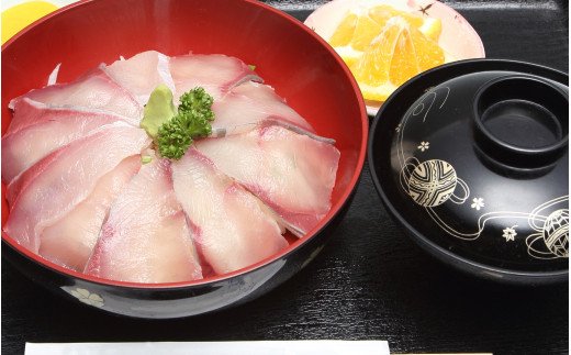 道の駅の看板メニュー！松浦産養殖ぶりの「ぶり丼セット」(5人前)【B5-007】